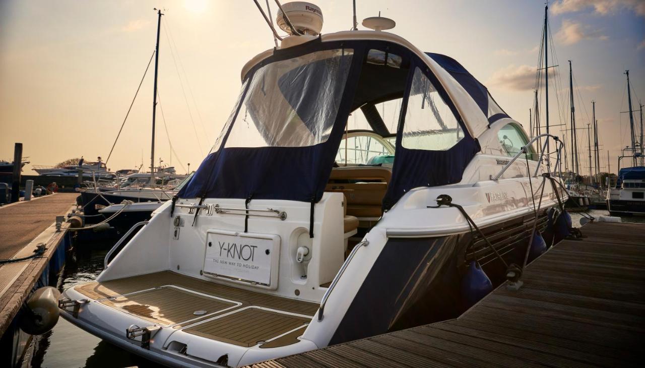 Y-Knot-Two Bedroom Luxury Motor Boat In 利明顿 外观 照片