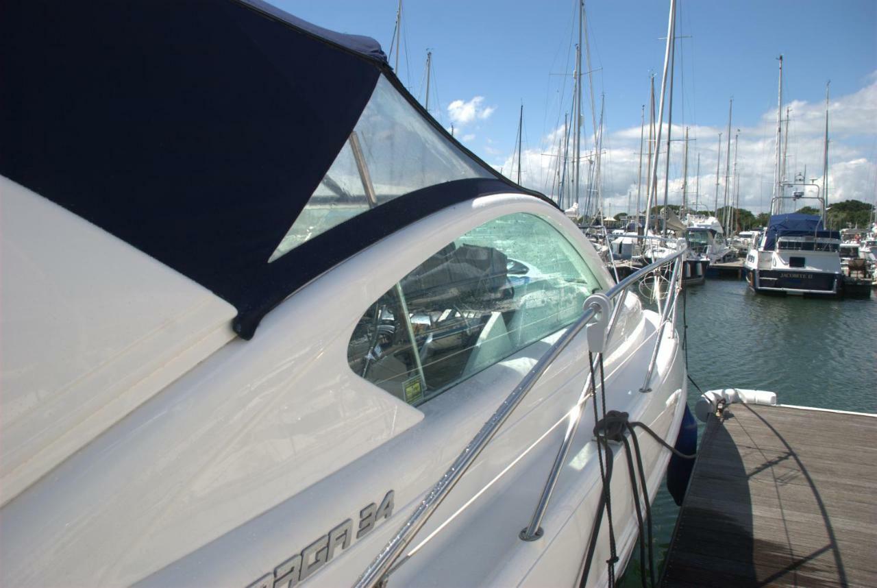 Y-Knot-Two Bedroom Luxury Motor Boat In 利明顿 外观 照片